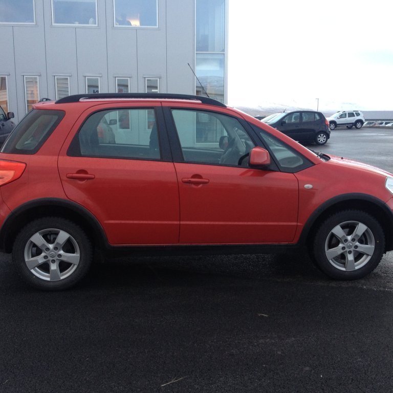 bilabjorgun-2014-suzuki-baett-vid-flotann-i-stad-subaru-5